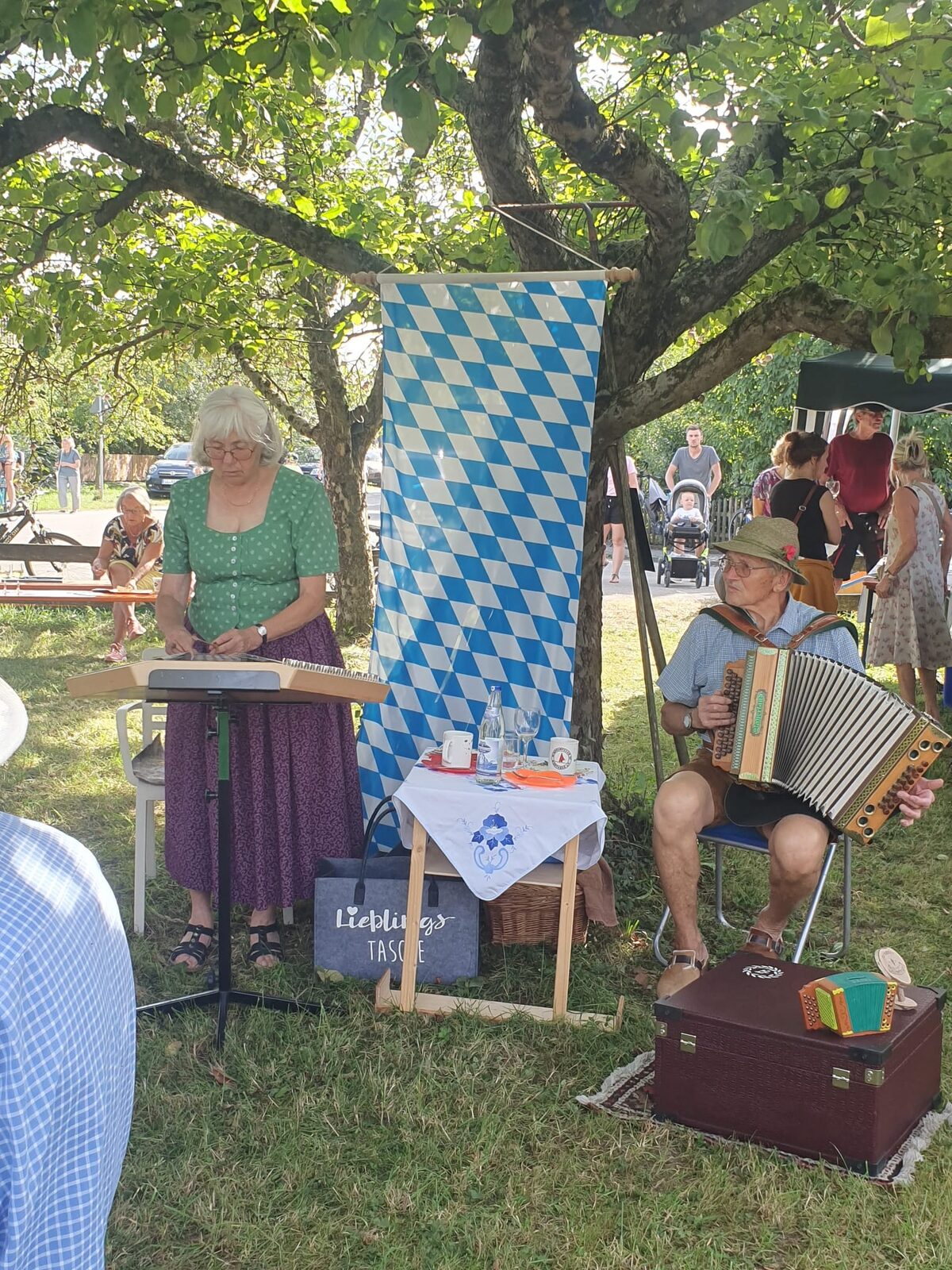 Apfelgartenfest mit Musik